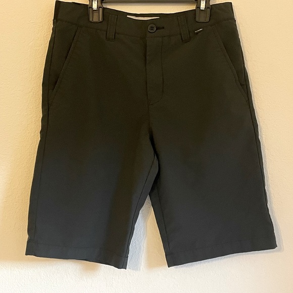 Travis Mathew Other - Travis Mathew boys black golf shorts large 12-14